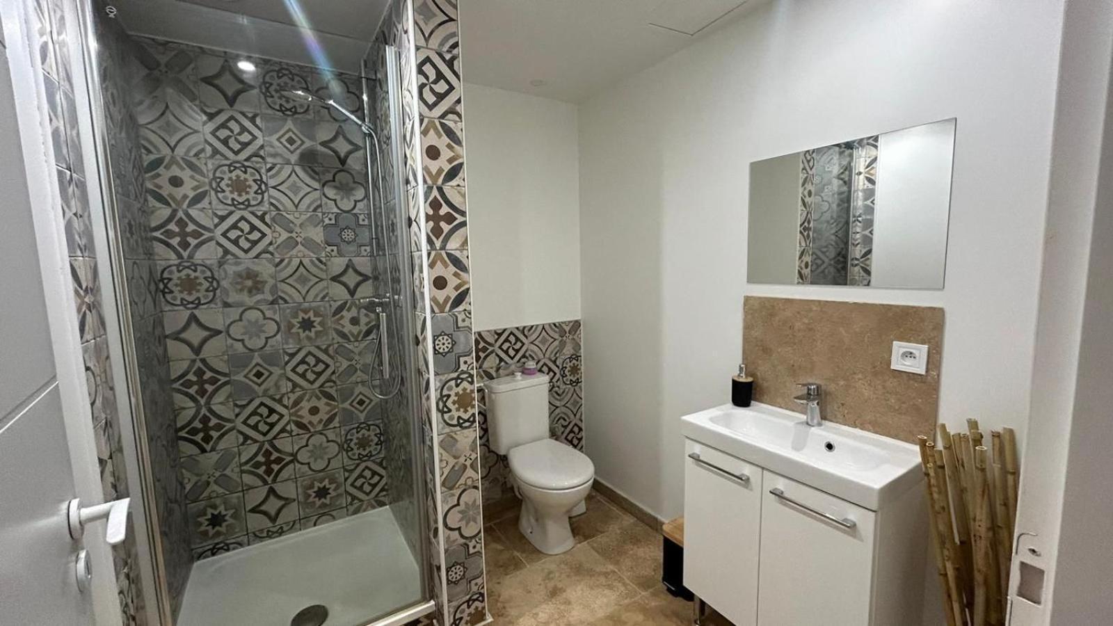 Appartement Paisible Entre Terre Et Mer Cabrieres  Екстериор снимка